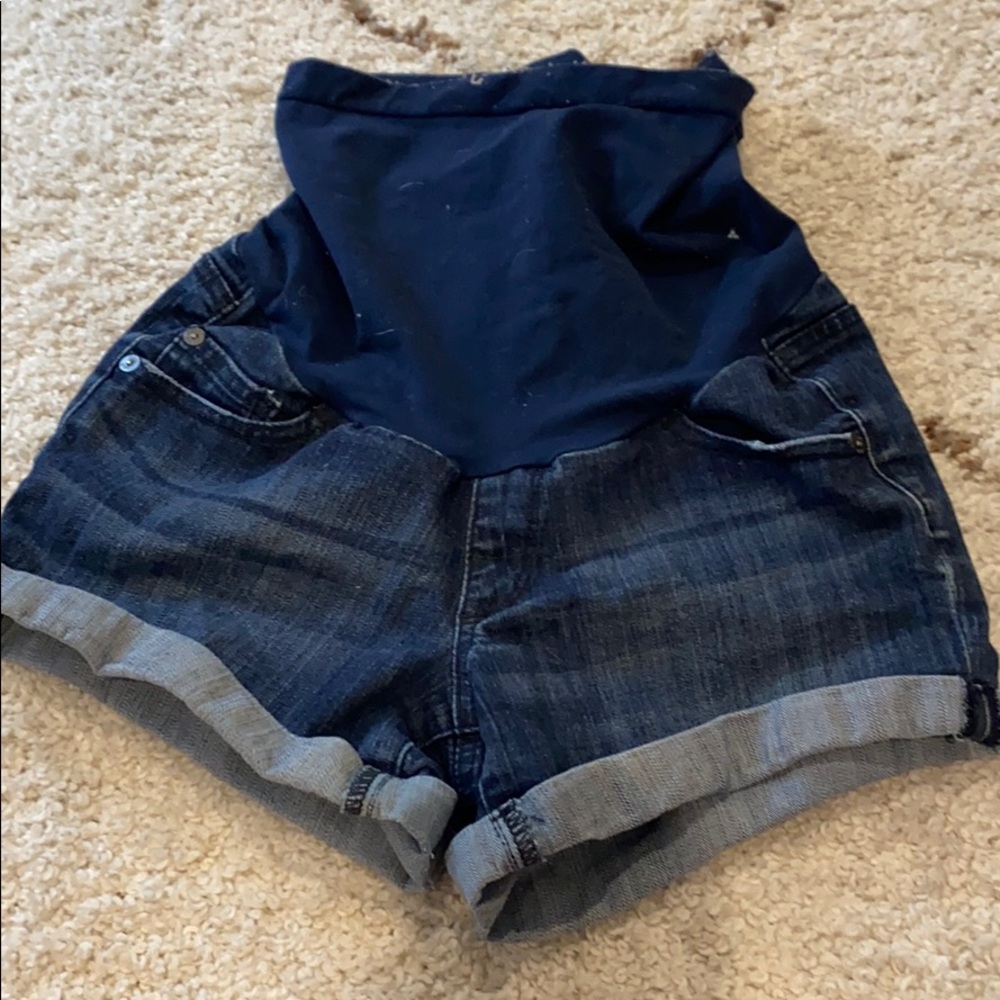 Led maternity shorts